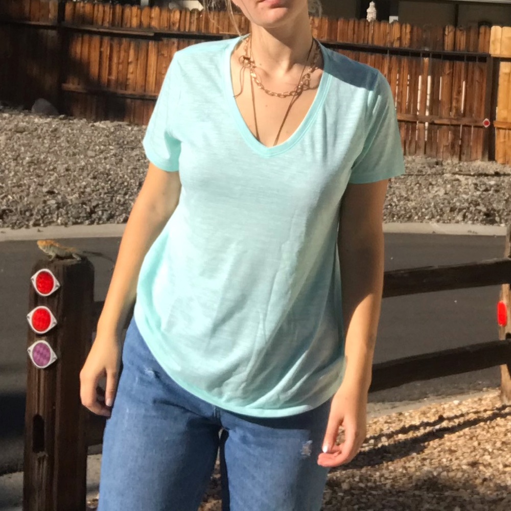 ATHLETIC SHORT SLEEVE TEE